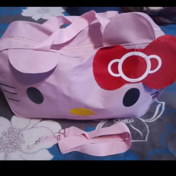 NEW Hello Kitty Waterproof Large Travel Bag w/extra Shoulder Strap - Picture 5 of 8